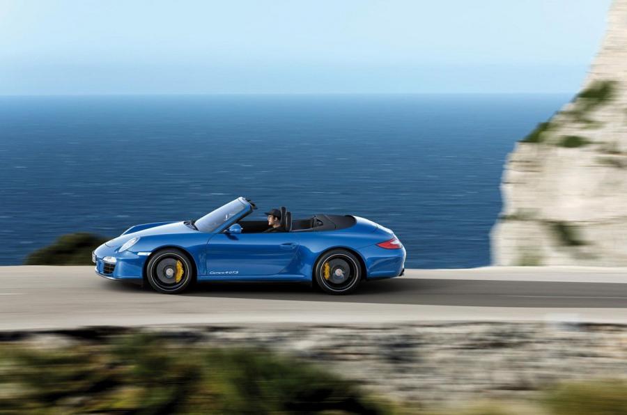  Porsche 911 Carrera 4 GTS Coupe 2011 года  (фото 7 из 10)